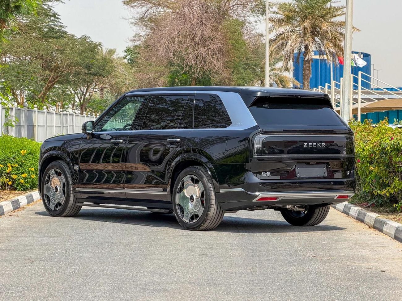 زيكر 9X 2025 ZEEKR 9X Ultra 55KWH I Range 1250KM  I2.0L DM-I Plugin Hybrid (898HP) I warranty&service