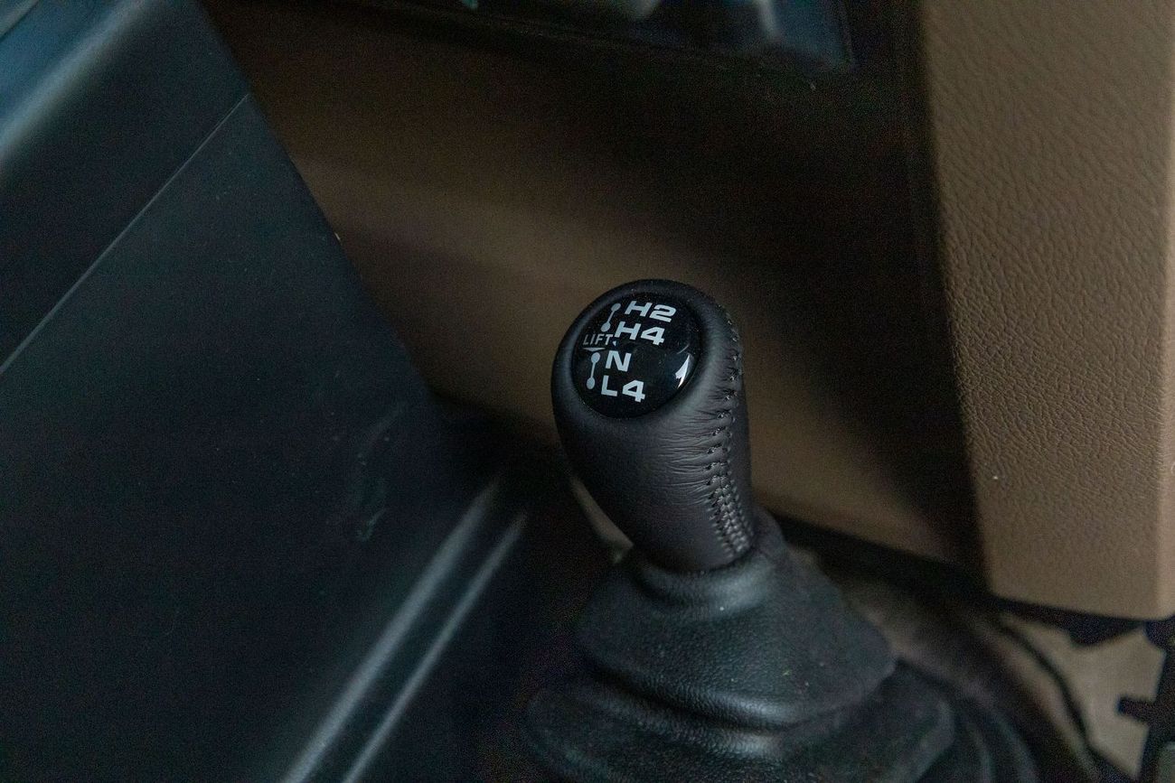 تويوتا لاند كروزر 70 2025 Toyota LC76 Hardtop 4.0L - Beige Inside Sadlle Tan | Export Only