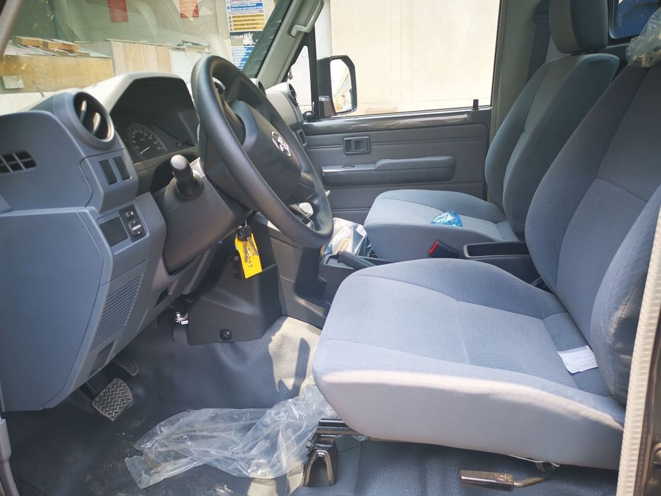 تويوتا لاند كروزر بيك آب 79 SC 4.0L PETROL AUTOMATIC TRANSMISSION ( FOR RE-EXPORT OUTSIDE GCC COUNTRIES ONLY