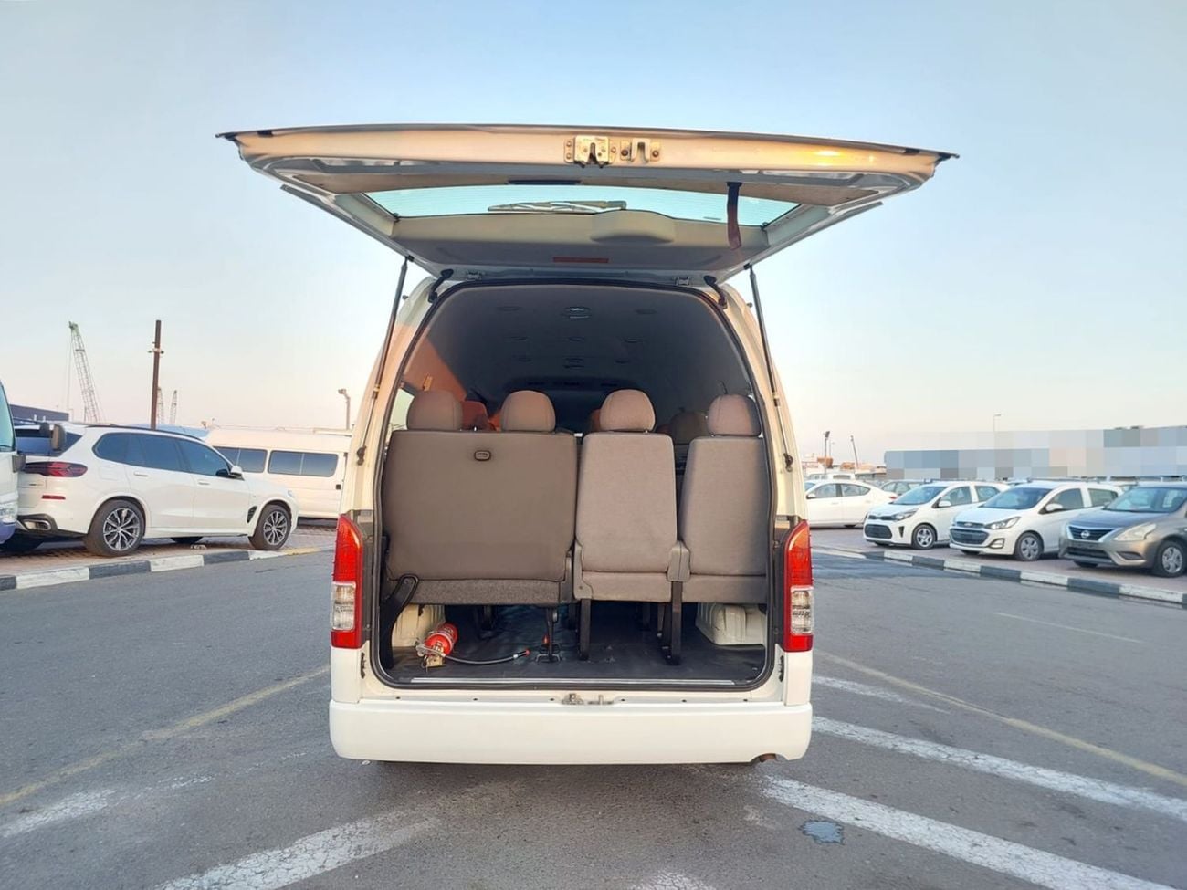 تويوتا هاياس TOYOTA HIACE COMMUTER VAN RHD 2017 MODEL 3.0 L DIESEL AUTOMATIC(PM33049)