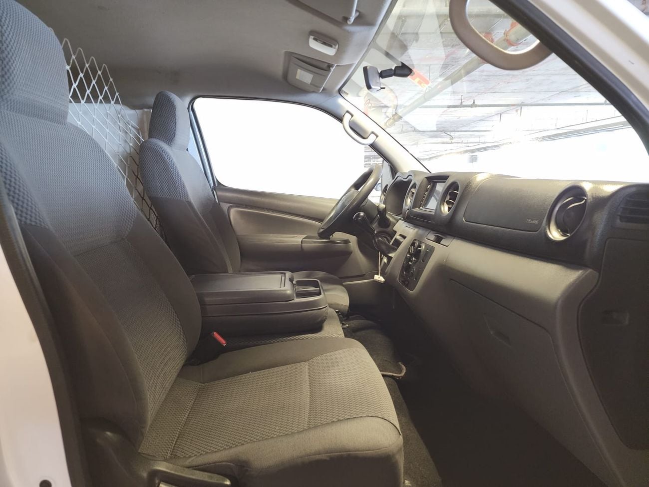 Nissan Urvan STD