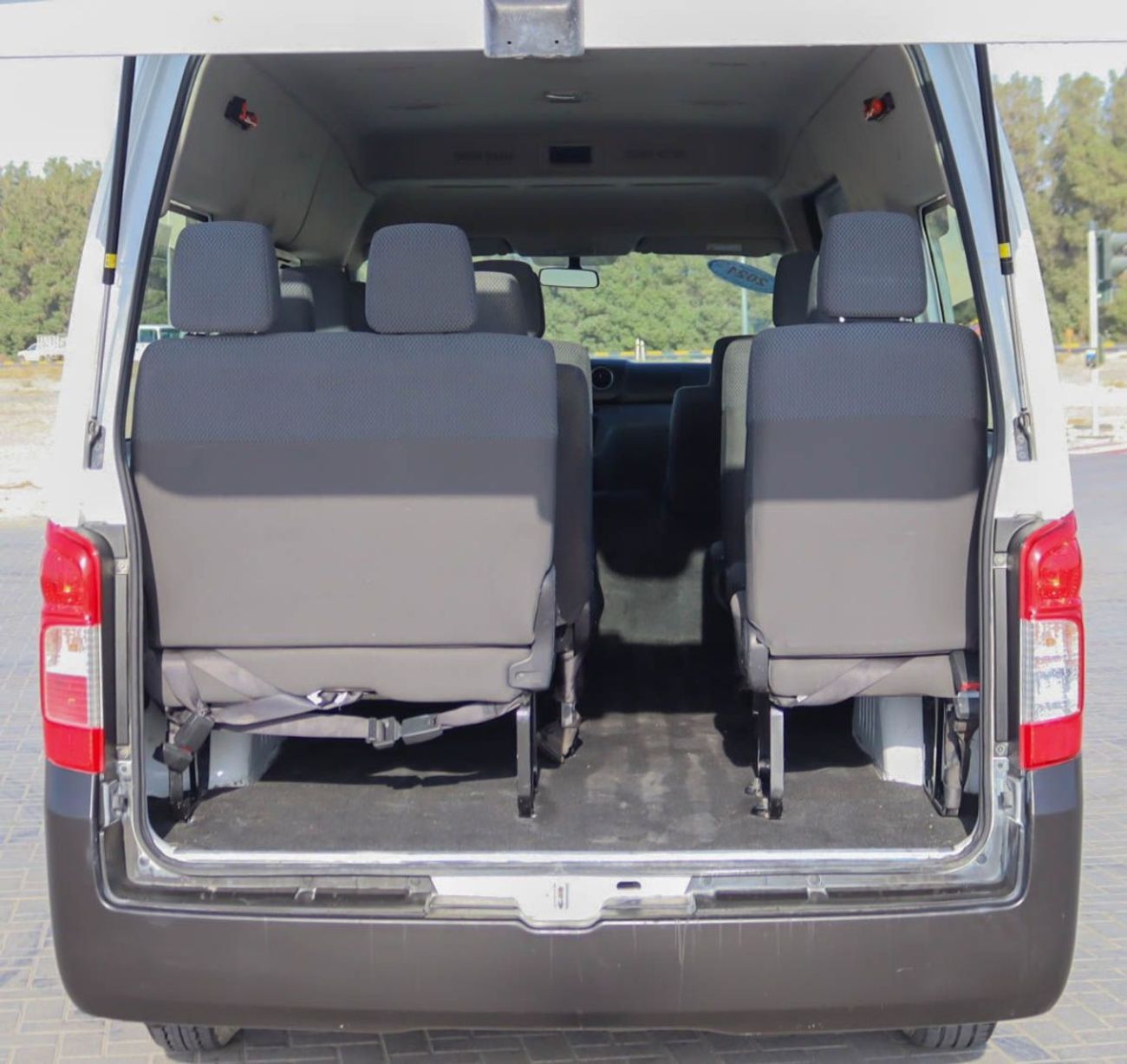 Nissan Urvan Std 2.5L (15 Seater) Nissan Urvan 2.5L 2021 GCC Original Paint accident-free, in excellent condition