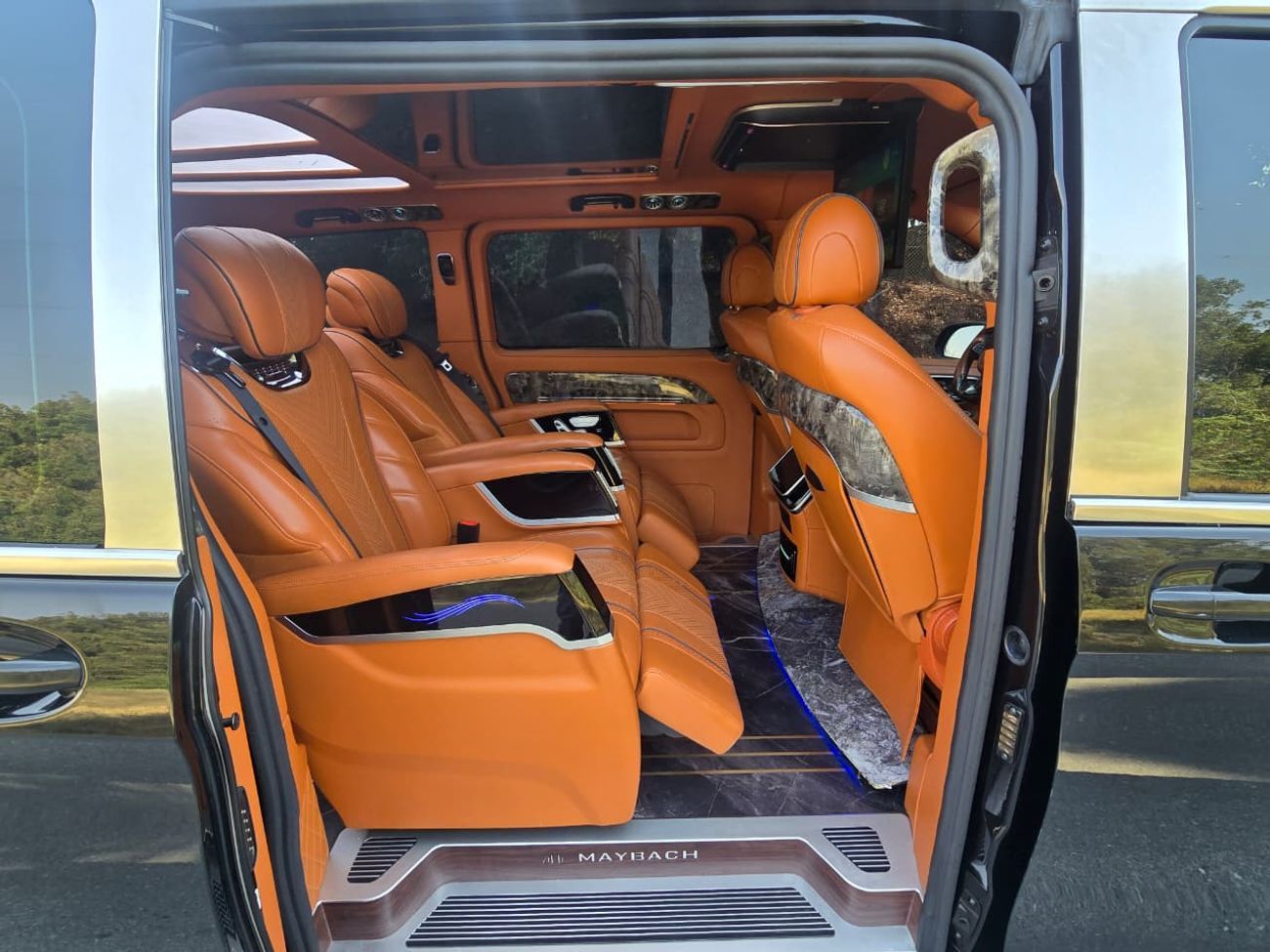 Mercedes Benz V 250 Std 2.1L MERCEDES VITO 2023 // 2KEYS // LOW MILEGE // MAYBACH BODY KIT // PERFECT CONDITION