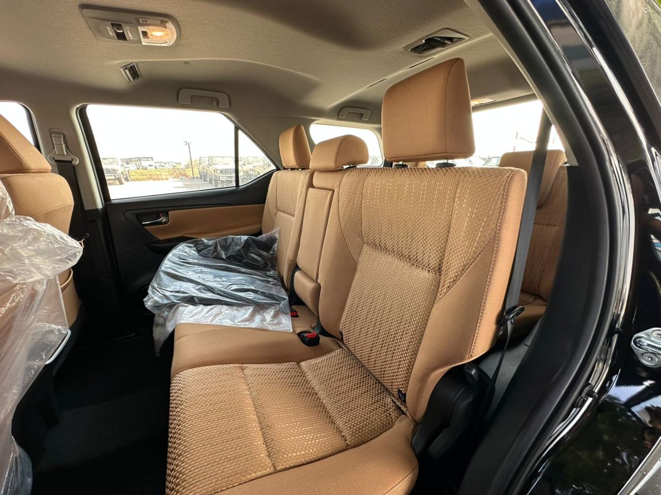 تويوتا فورتونر 2025 TOYOTA FORTUNER 2.4 DSL  WHITE/TAN