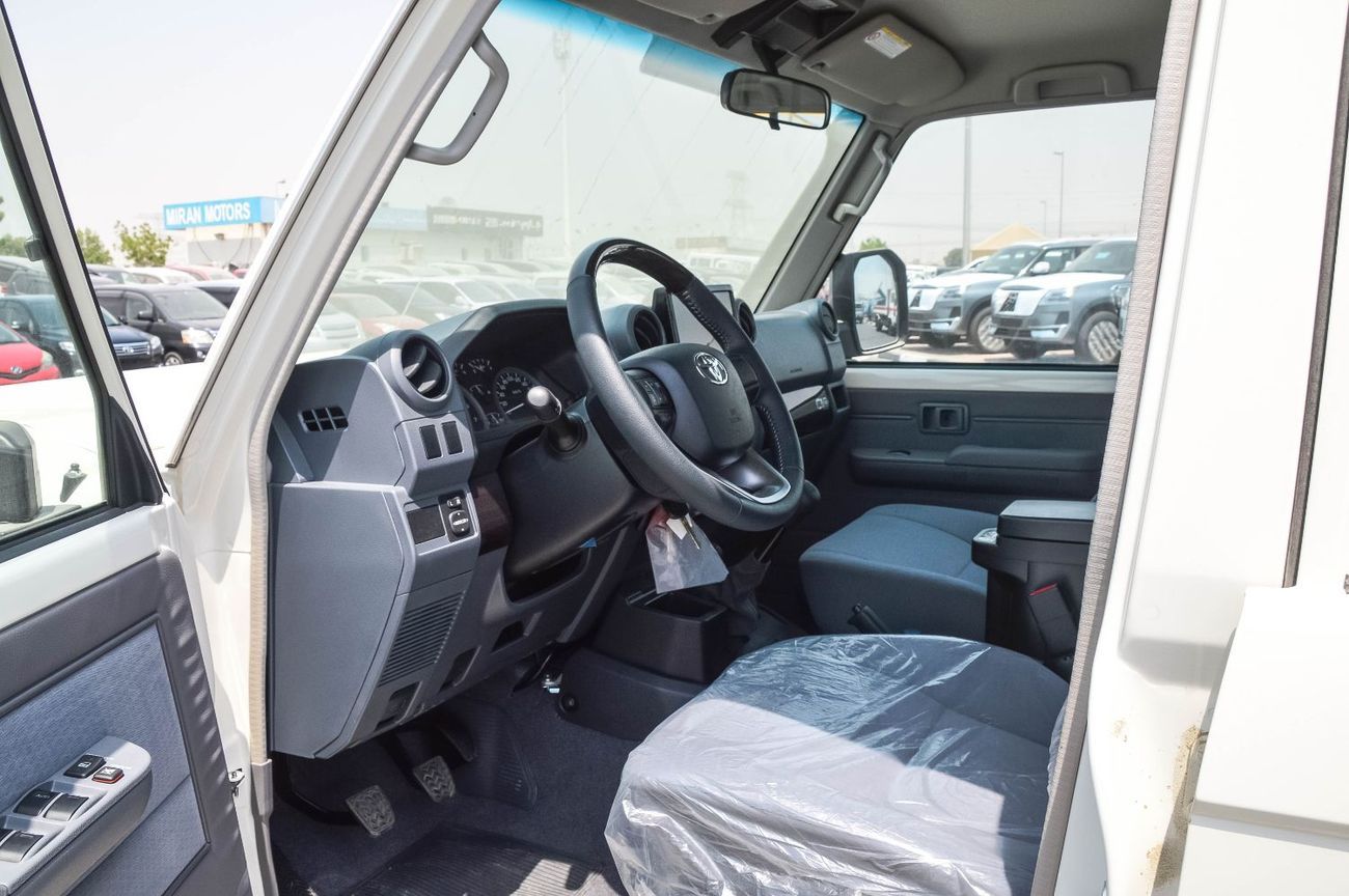 Toyota Land Cruiser 70 TOYOTA LAND CRUISER 76 4.0L 4WD MT 5DOOR SUV 2025
