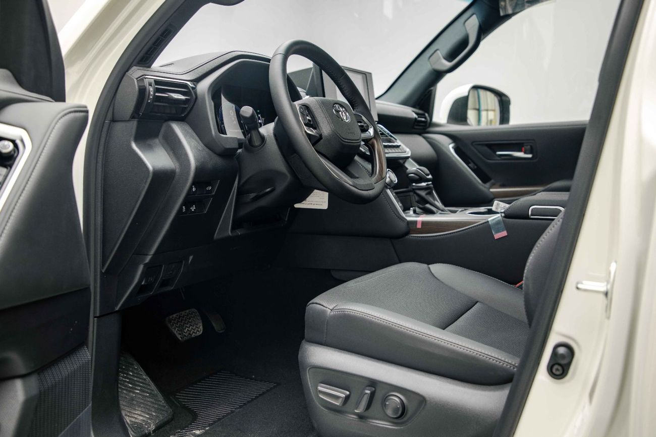 تويوتا لاند كروزر GXR 4.0L - Pearl White Inside Black | Export Only