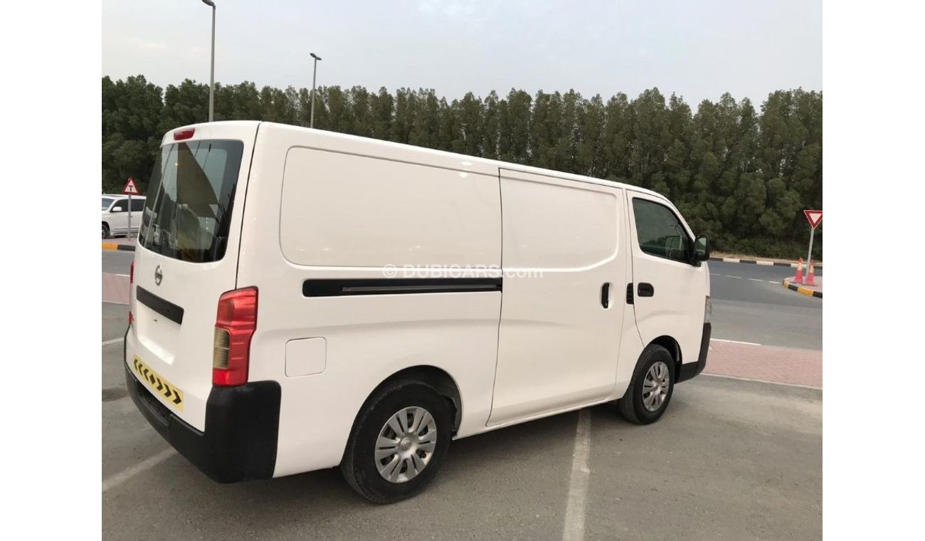 نيسان أورفان Nissan urvan 2014 gcc very ceken car