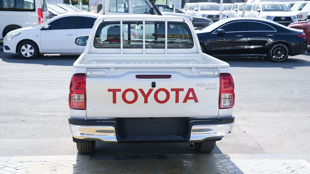 تويوتا هيلوكس SR5