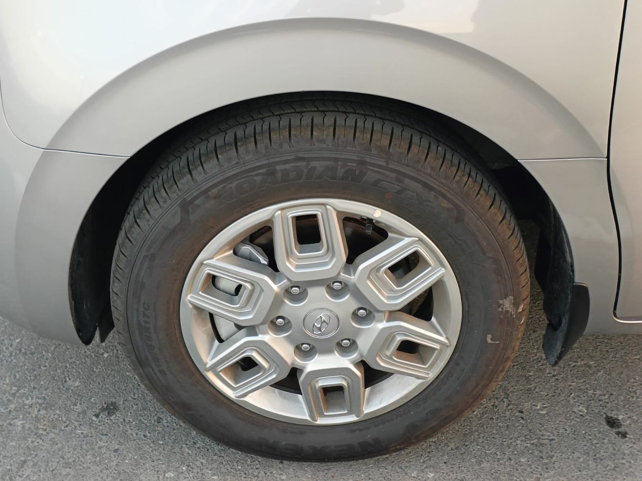 هيونداي ستاريا 3.5L V6 Petrol, M/T / Push Start, Rear Parking Sensor, 12 STR (CODE # HSU01)