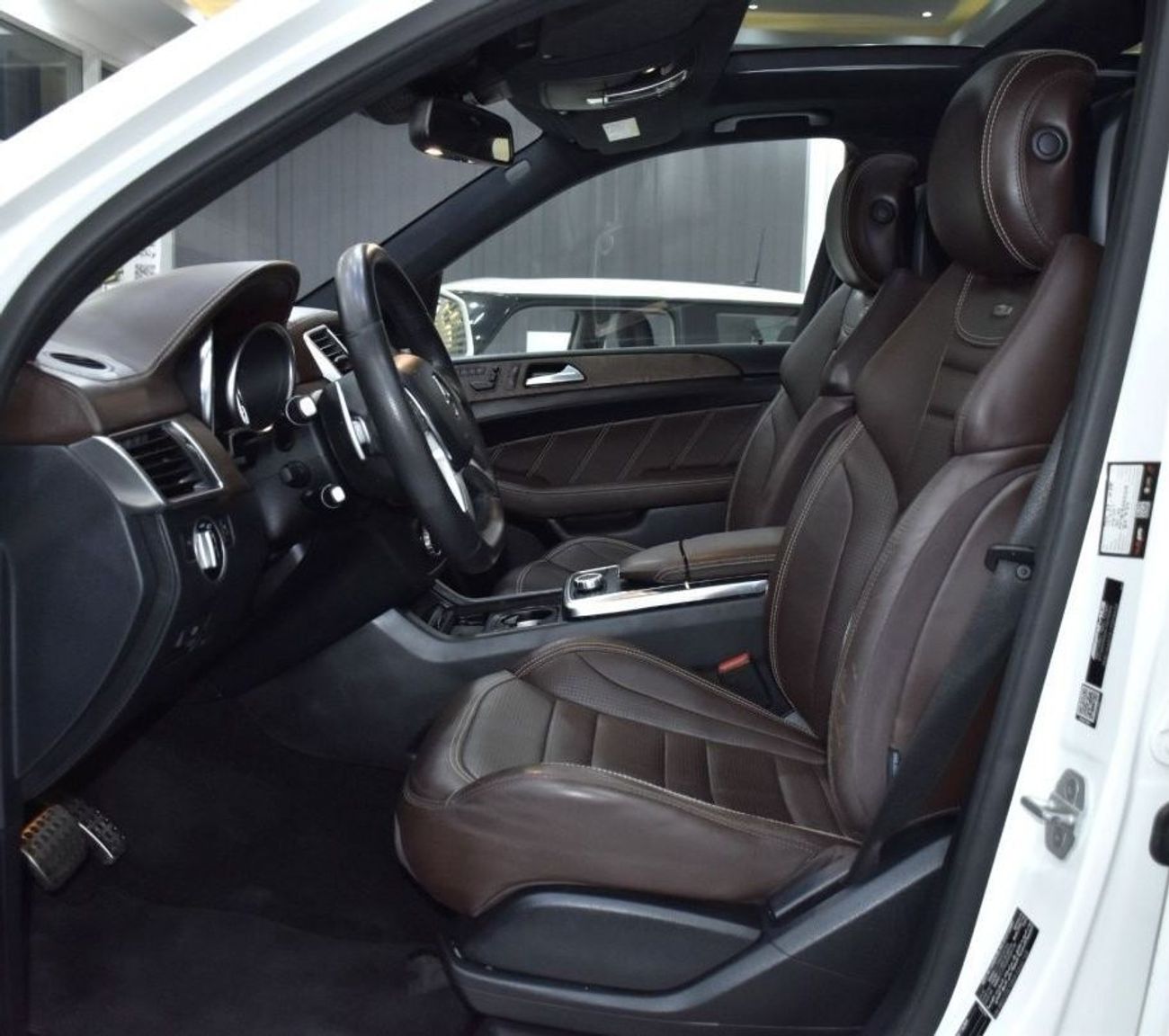 مرسيدس بنز ML 63 AMG EXCELLENT DEAL for our Mercedes Benz ML63 AMG ( 2015 Model ) in White Color GCC Specs