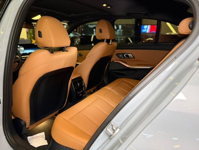 BMW 3 Series 320i 2024 BMW 3-Series 320i M-Kit Perfect Condition 2 Years Full Warranty, миниатюра 28