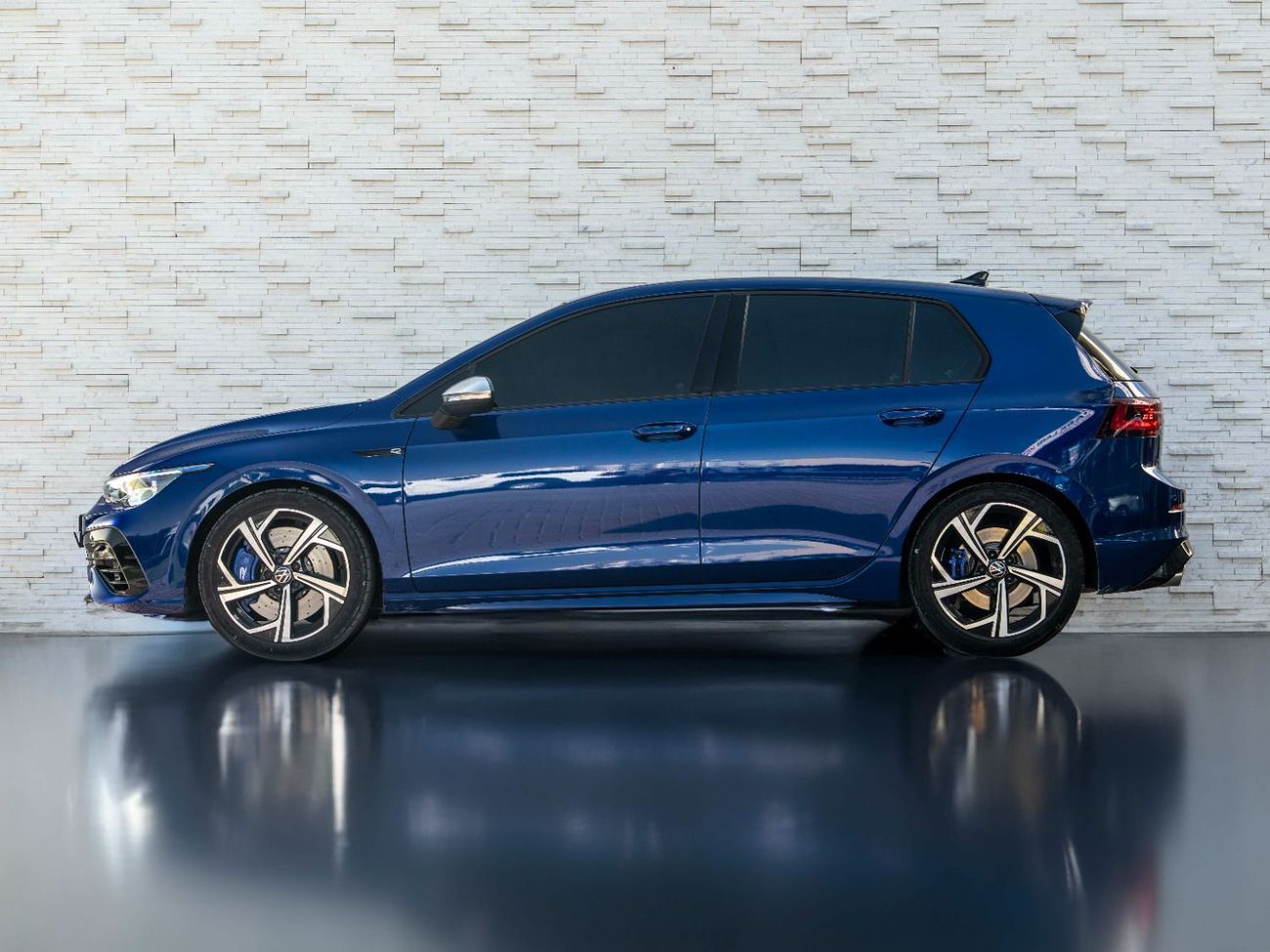 Volkswagen Golf R Base 2.0T