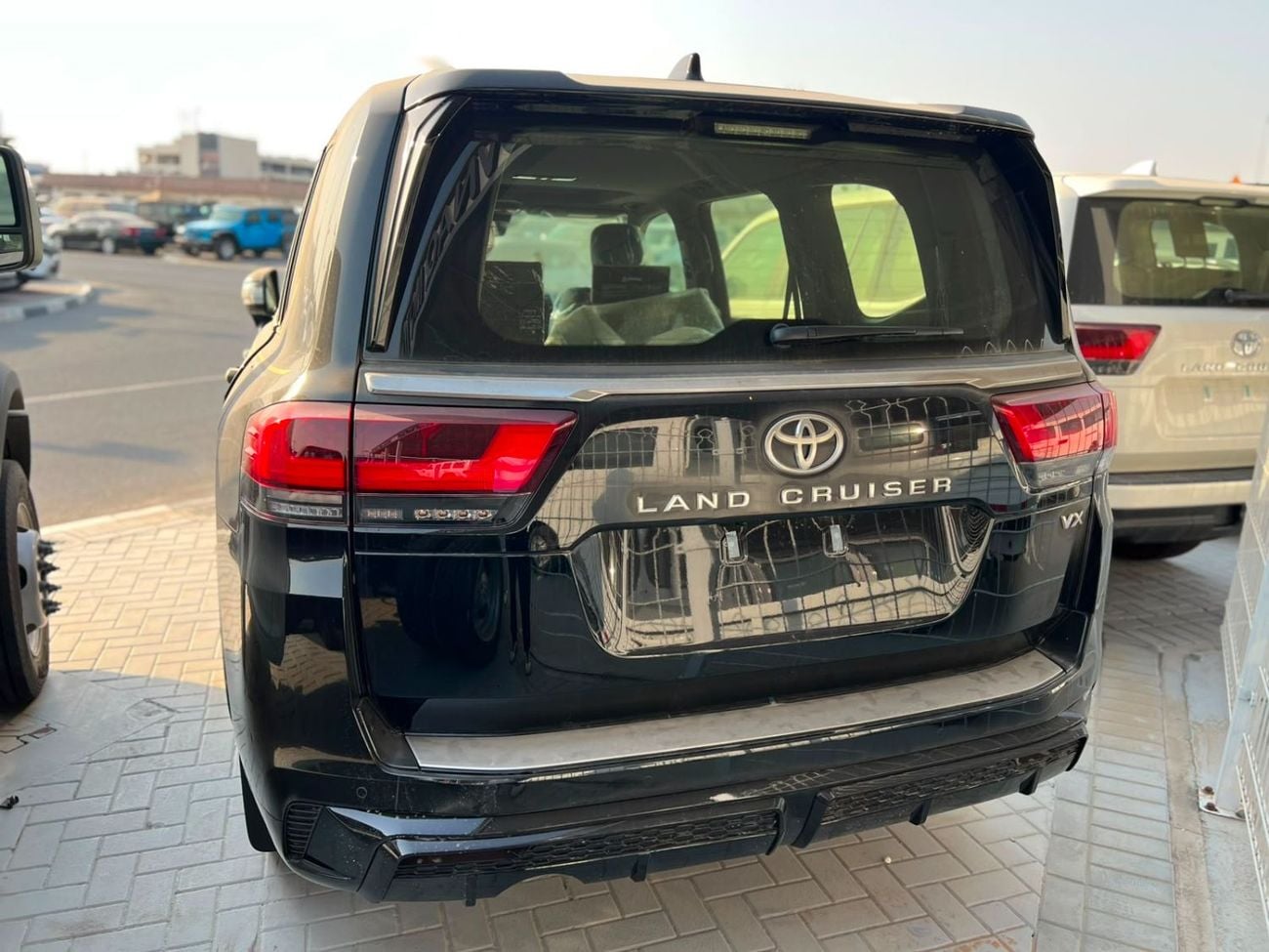 تويوتا لاند كروزر EXPORT ONLY - LC300 VX 4.0L (Bahraini)