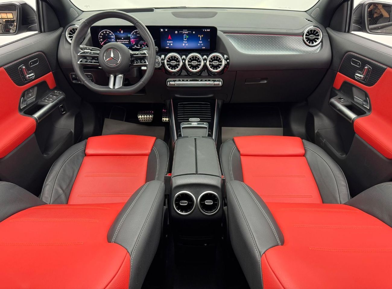 مرسيدس بنز GLA 200 2024 Mercedes-Benz GLA 200 AMG Night package, 2029 Agency Warranty + 2026 Service Contract, Agency F