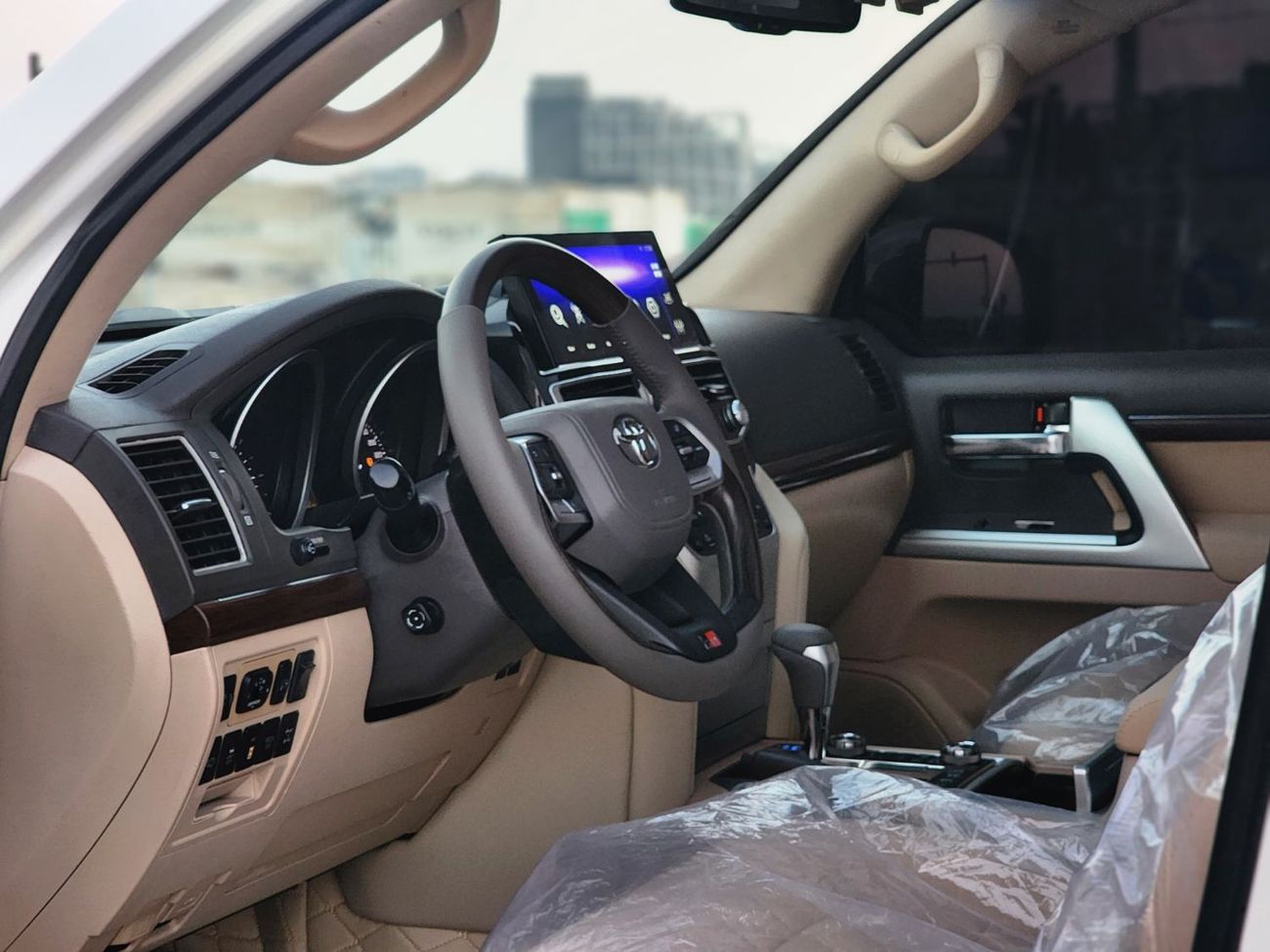 Toyota Land Cruiser VX.R V8  5.7  upgrade 2024