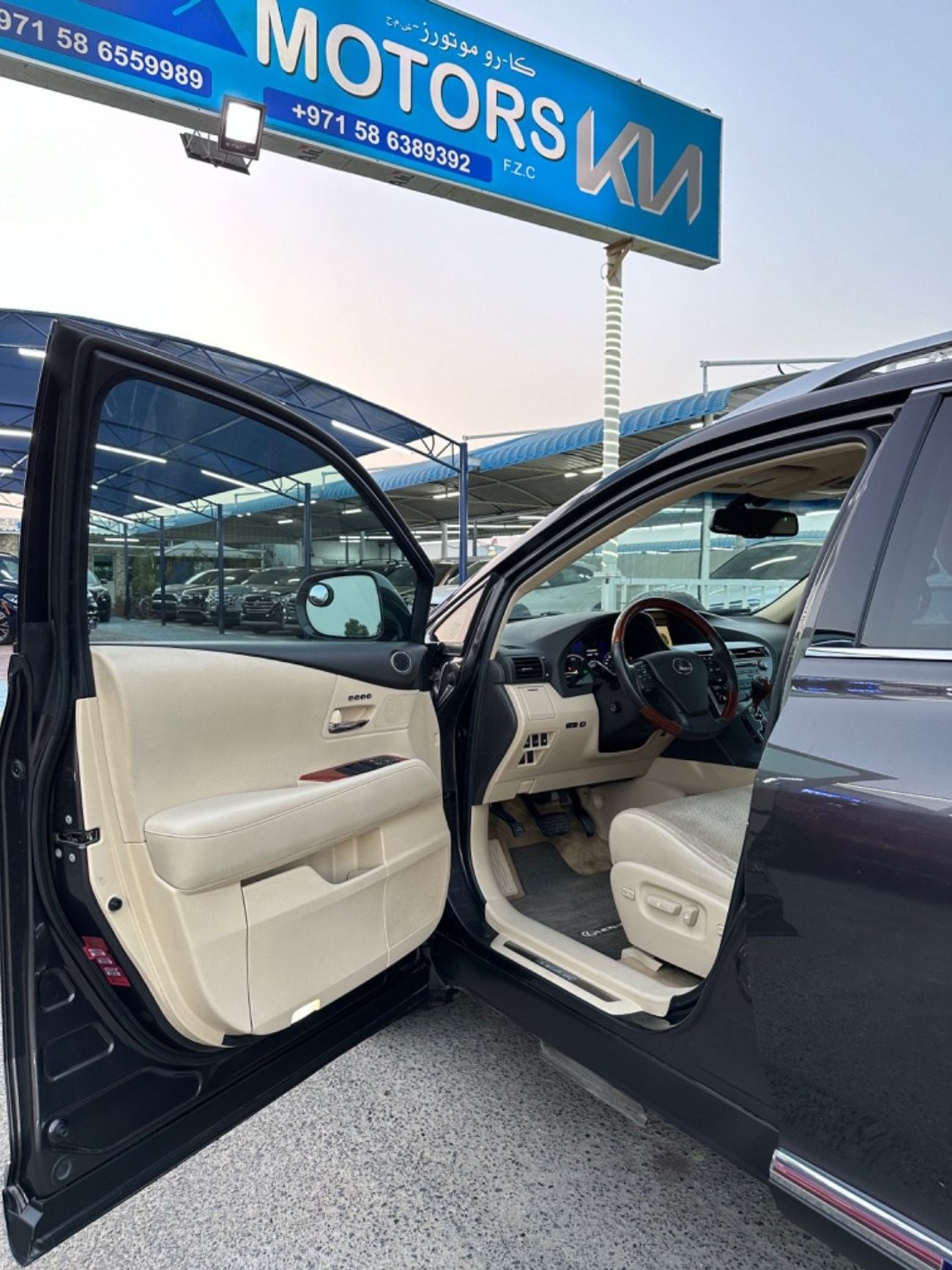 Lexus RX450hL Lexus RX 450 hybrid with 3.5 engine in excellent condition full floor Nice in a beautiful color.