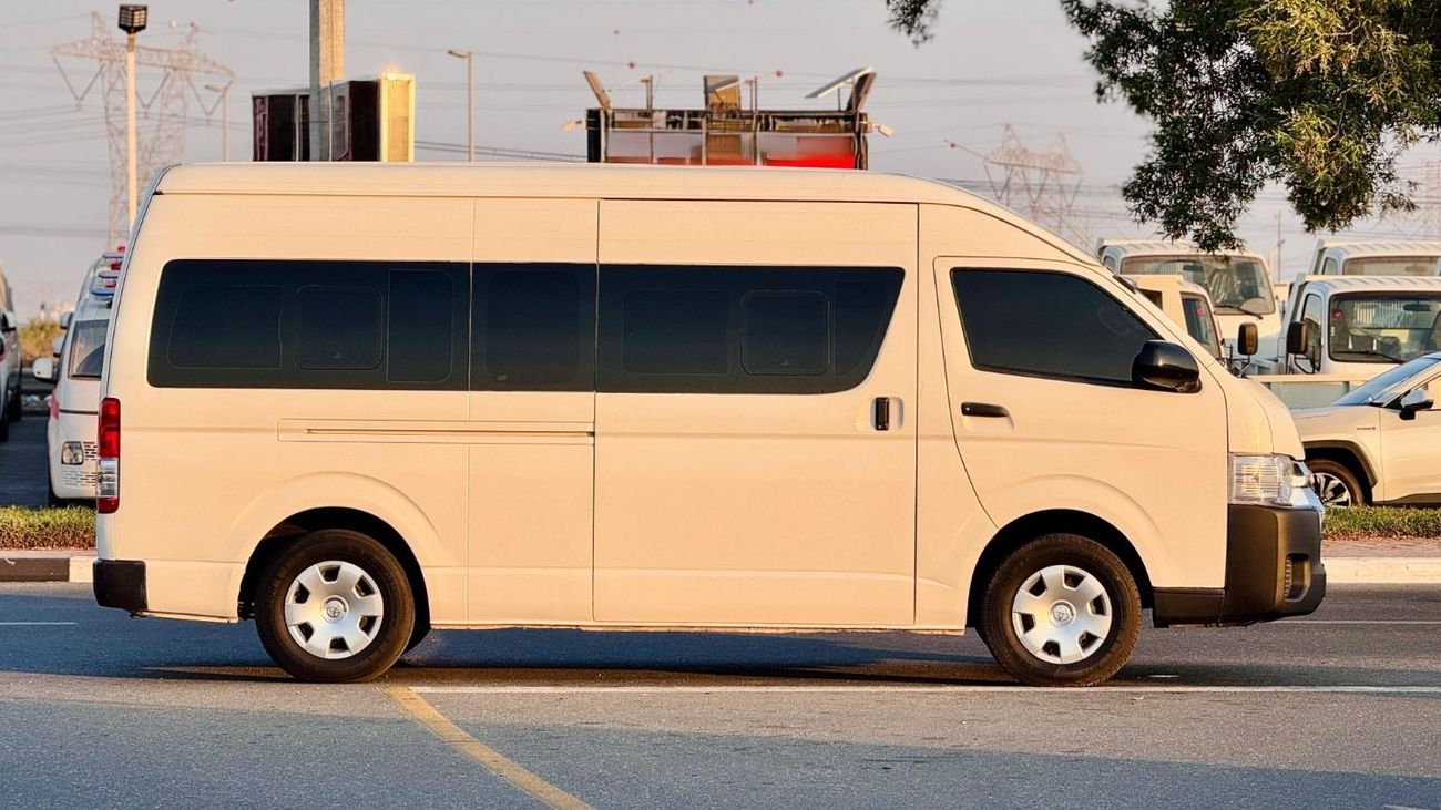 Toyota Hiace PREMIUM CONDITION | 2.5L DIESEL | MANUAL TRANSMISSION | 14 SEATERS