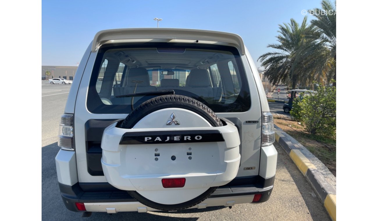 Mitsubishi Pajero Mitsubishi Pajero model 2009 3,8 GCC Excellent Condition