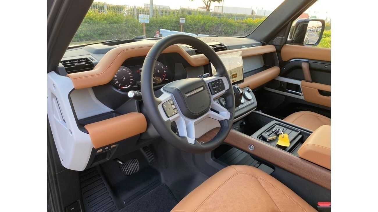 Land Rover Defender GCC SPEC UNDER WARRANTY AND SERVICE