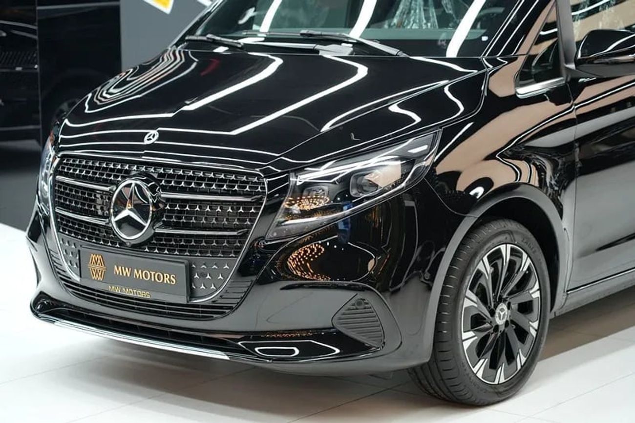Mercedes Benz V300 V-LINE Mercede-Benz V 300 | GCC 0km | Agency Warranty | 360 View | 64 colors Ambeint Ligh