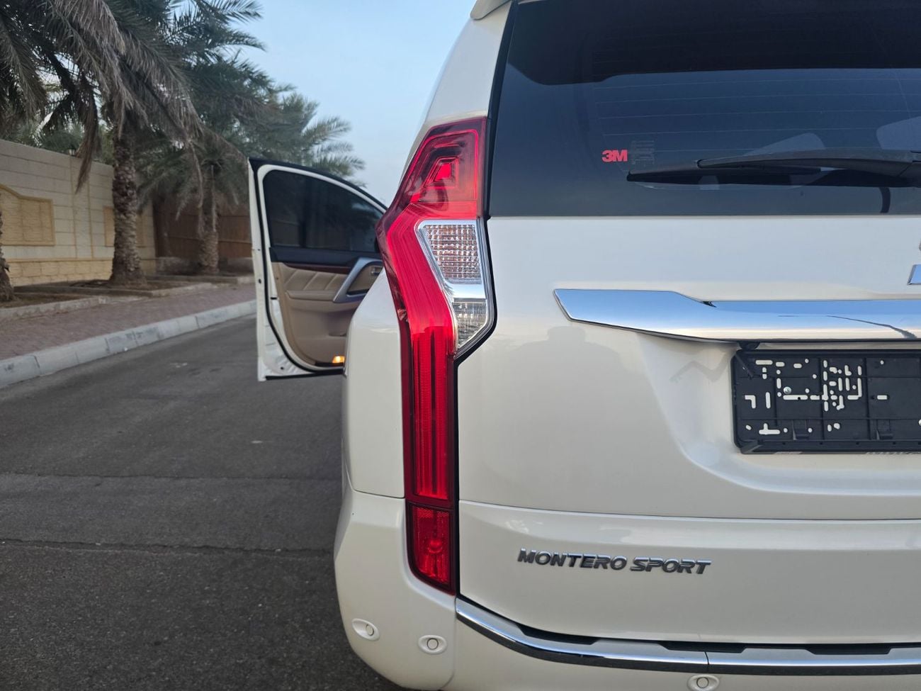 ميتسوبيشي مونتيرو سبورت GLS Premium 3.0L (7 Seater)