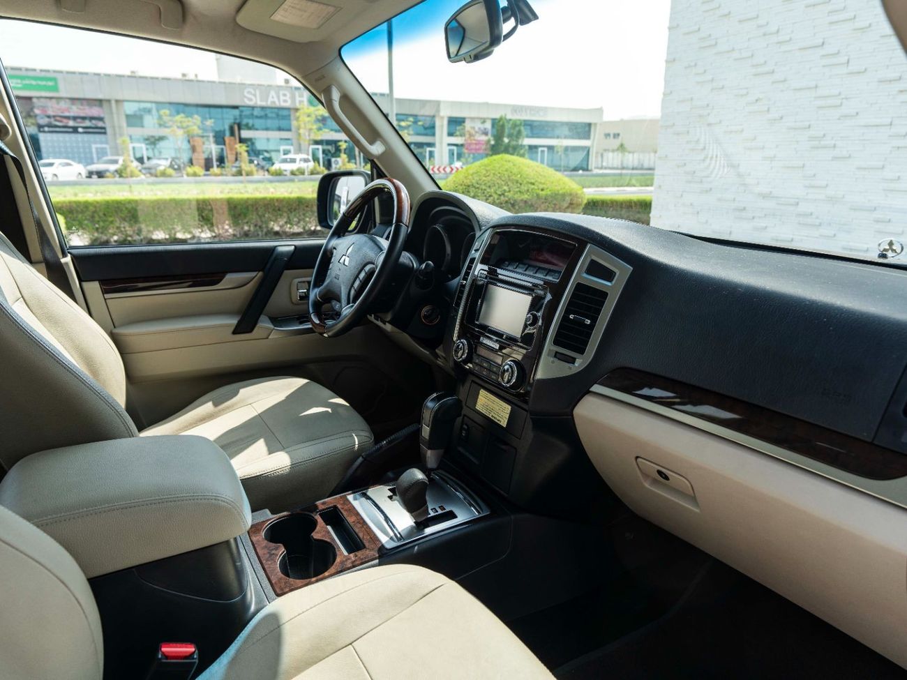 Mitsubishi Pajero AED 1,415 PM • PAJERO 3.8L V6 GLS TOP • GOLD EMBLEM PACKAGE • ONLY 58,000 KMS • PRISTINE CONDITION