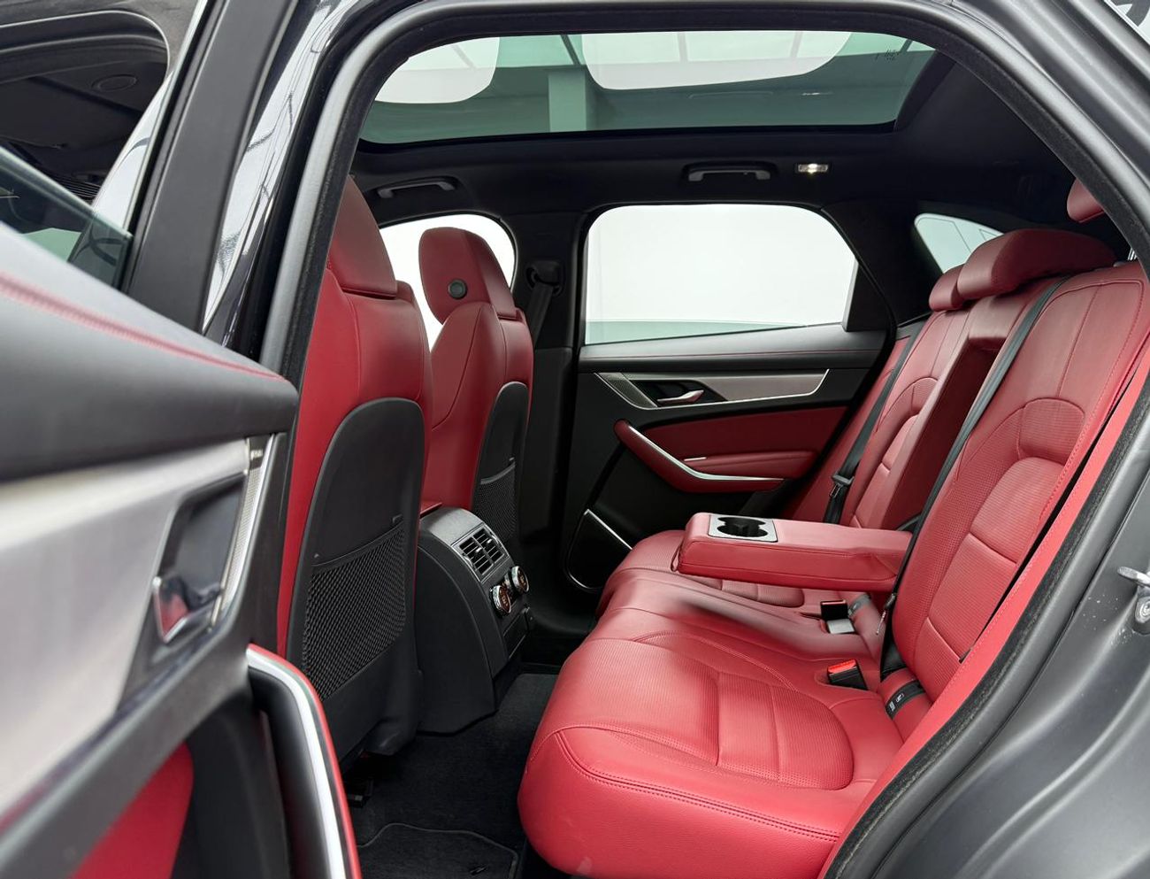 جاكوار E Pace 2022 Jaguar E-Pace R-Dynamic SE, 1 Year Warranty Unlimited, Full Service History, GCC