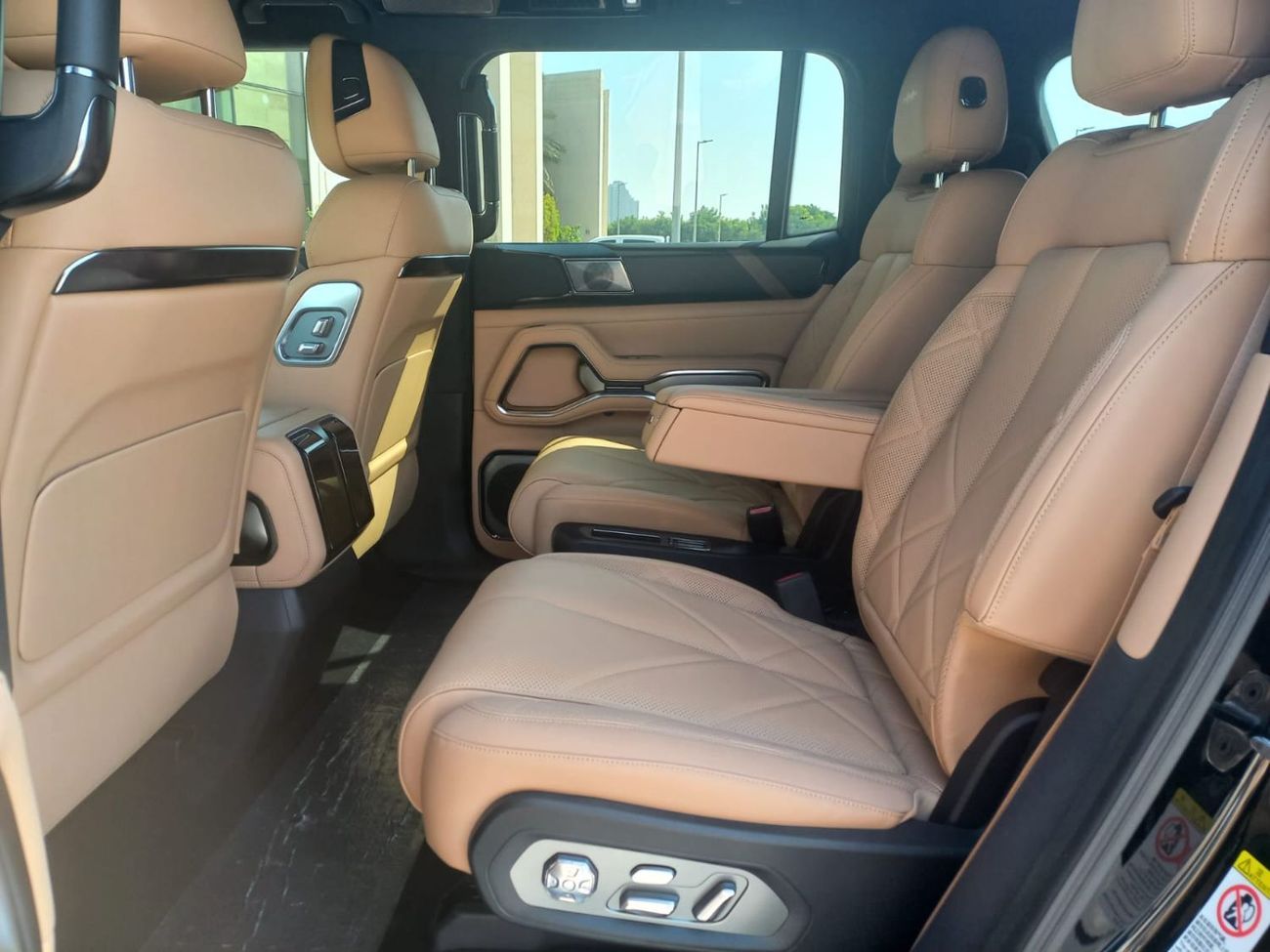 BYD Leopard 8 Smart and Brave Flagship Edition (6 Seats)