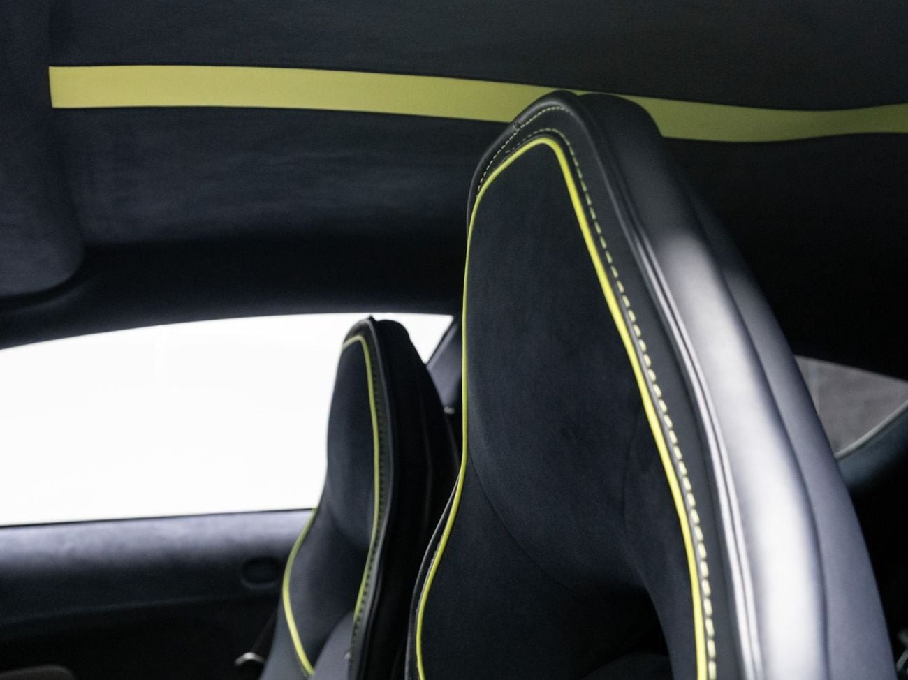 أستون مارتن رابيد AMR