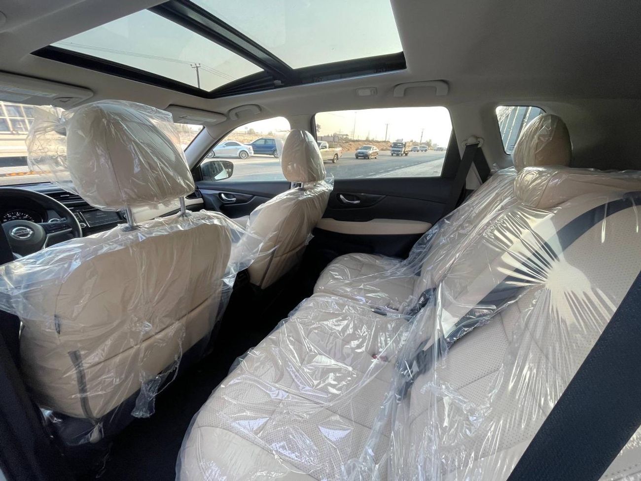 نيسان روج SL / AWD / 2.5 V4 / فتحة سقف بانورامية / كاميرا 360 درجة / رادار / نظام صوت BOSE