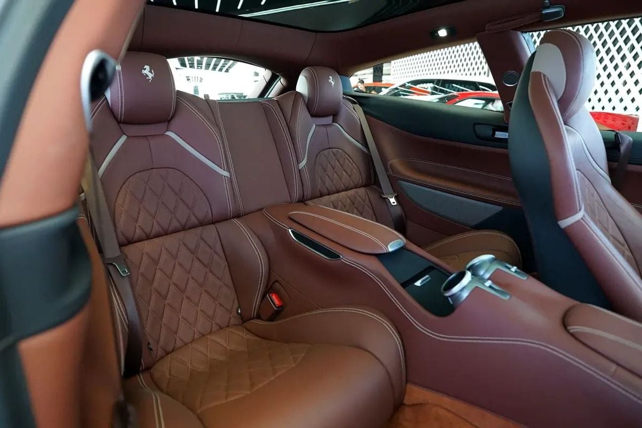 فيراري جي تي سي 4  لوسو LUSSO