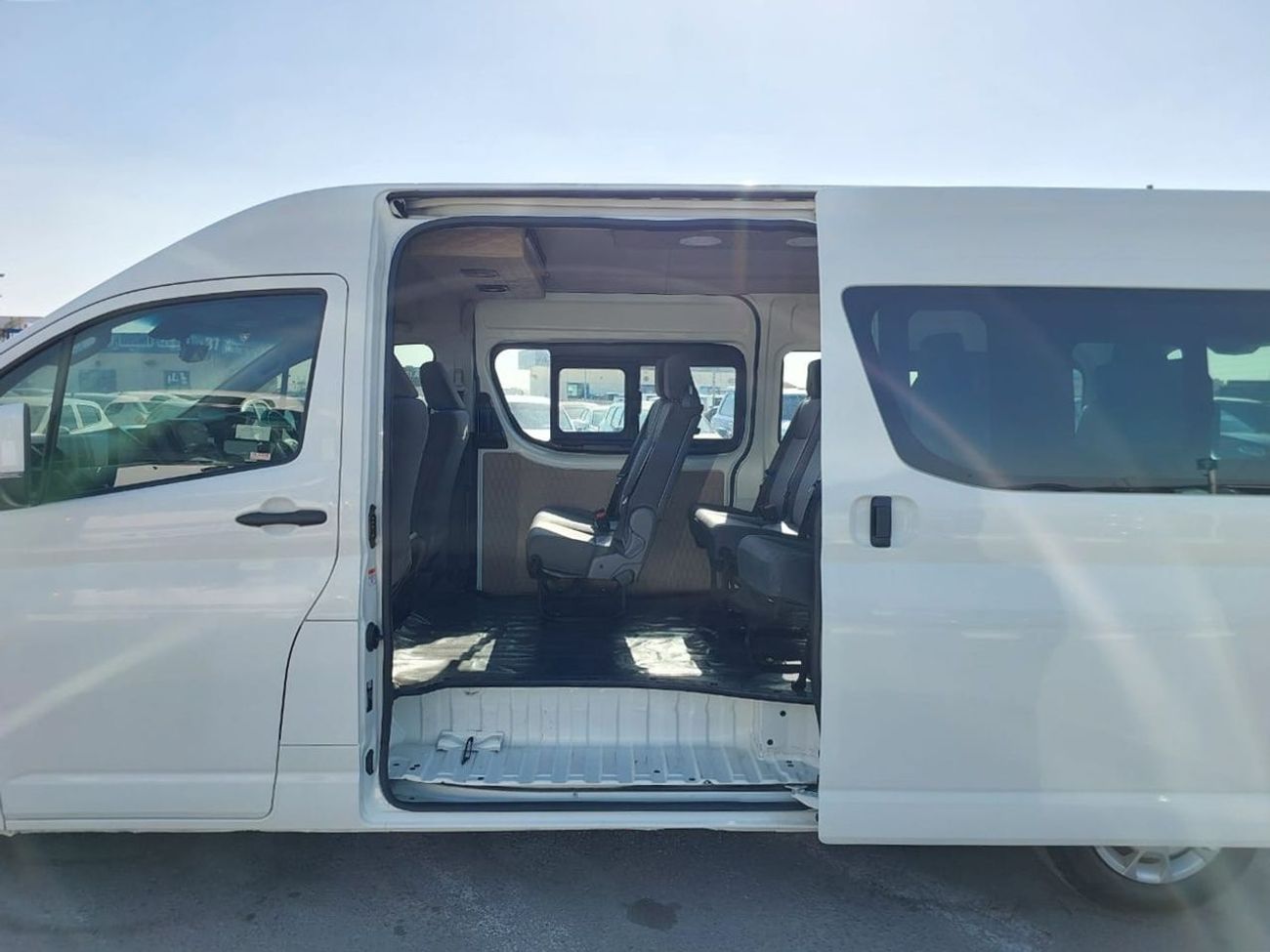 Toyota Hiace TOYOTA HIACE COMMUTER VAN RHD 2024 MODEL 2.8 L DIESEL AUTOMATIC(PM22807)