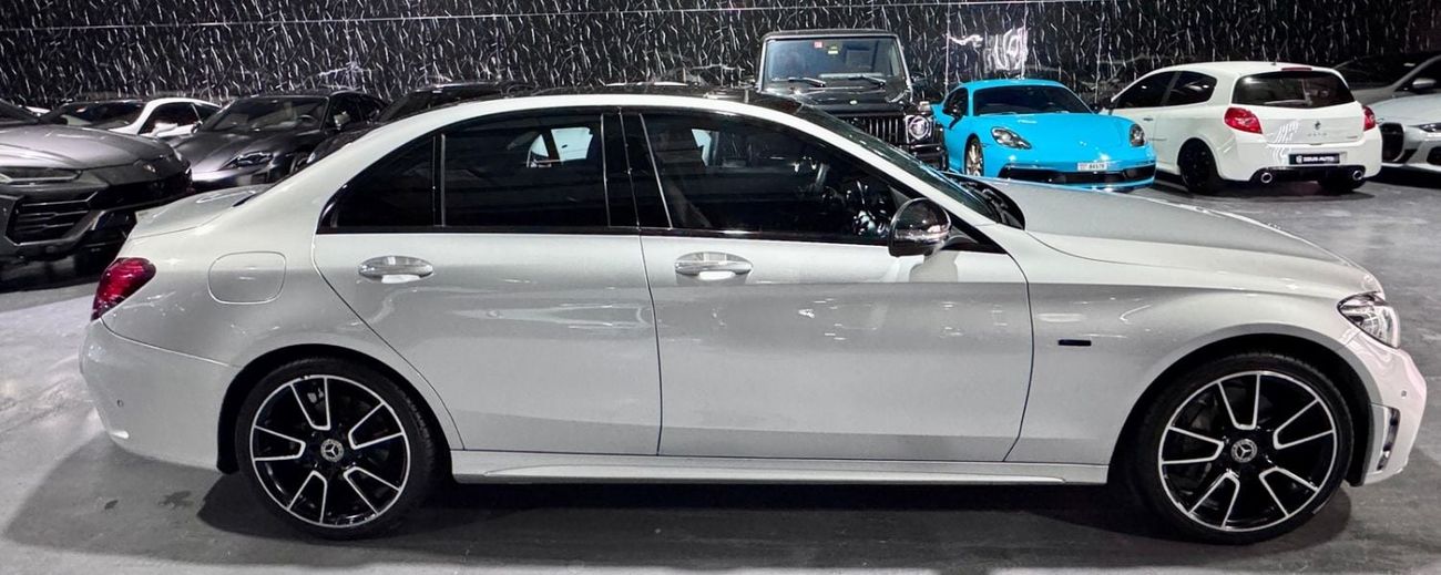 Mercedes Benz C300 STD AMG Pack 2.0L 2020 Mercedes-Benz C300e AMG Line with Full Gargash Service History
