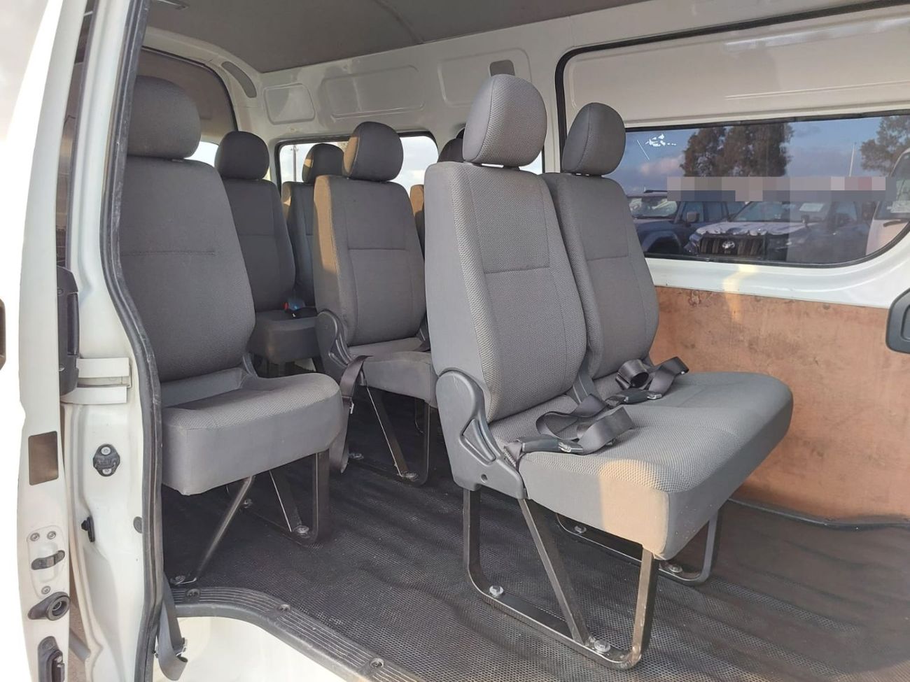 Toyota Hiace TOYOTA HIACE COMMUTER VAN RHD 2016 MODEL 3.0 L DIESEL AUTOMATIC(PM18509)