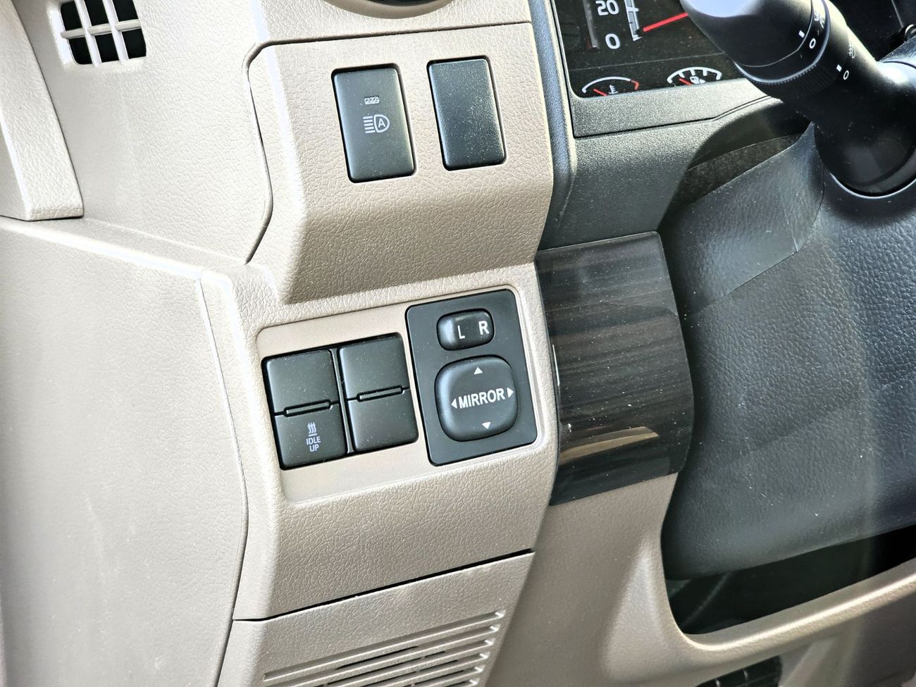 تويوتا لاند كروزر TOYOTA LC79 SINGLE CABIN DIESEL Z AUTO 2.8 V6 - 2025 MODEL - WHITE INSIDE TAN - OMANI