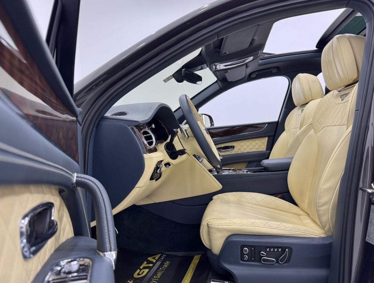 بنتلي بينتايجا First Edition W12 2017 Bentley Bentayga First Edition W12, 2025 Warranty, 2027 Service Pack, Very Lo