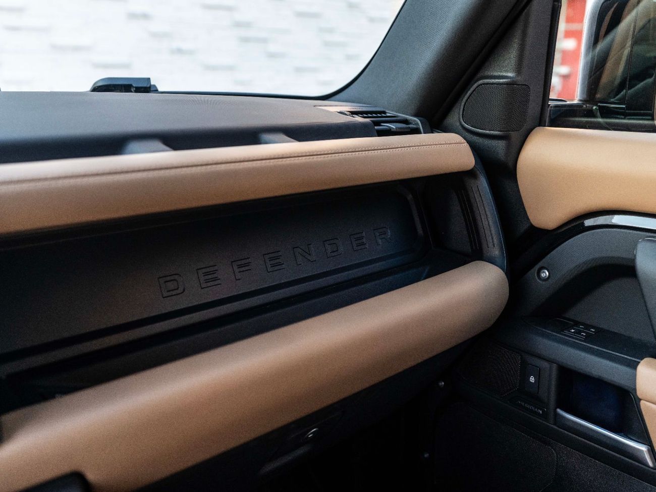 لاند روفر ديفندر P400 110 X-Dynamic HSE 3.0L (5 Seater)