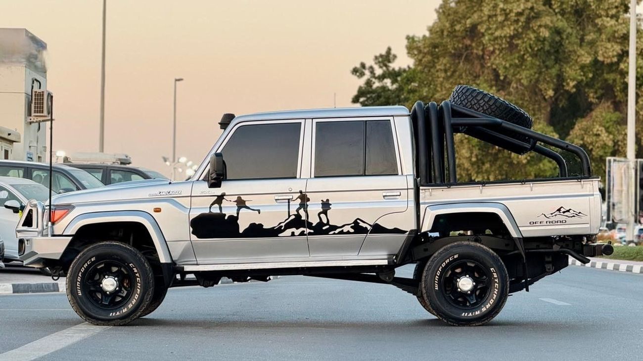 تويوتا لاند كروزر بيك آب -