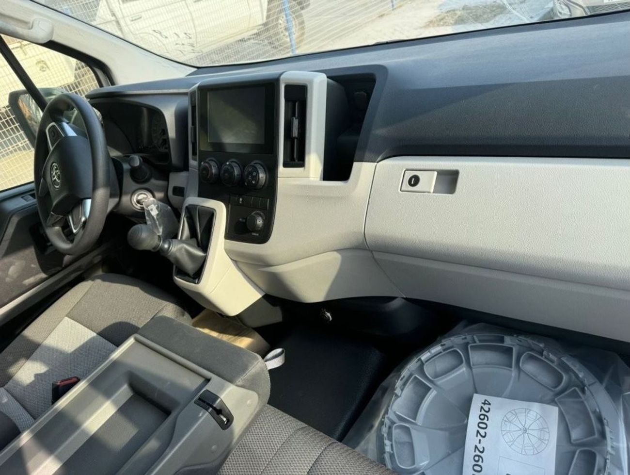 تويوتا هاياس Semi cargo 6 seat