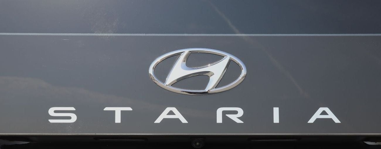 Hyundai Staria 3.5L Comfort (9 Seater) Hyundai Starea - 2023 - GCC - Accident-Free - 3.5L  - 9 Seats - Low Mileage