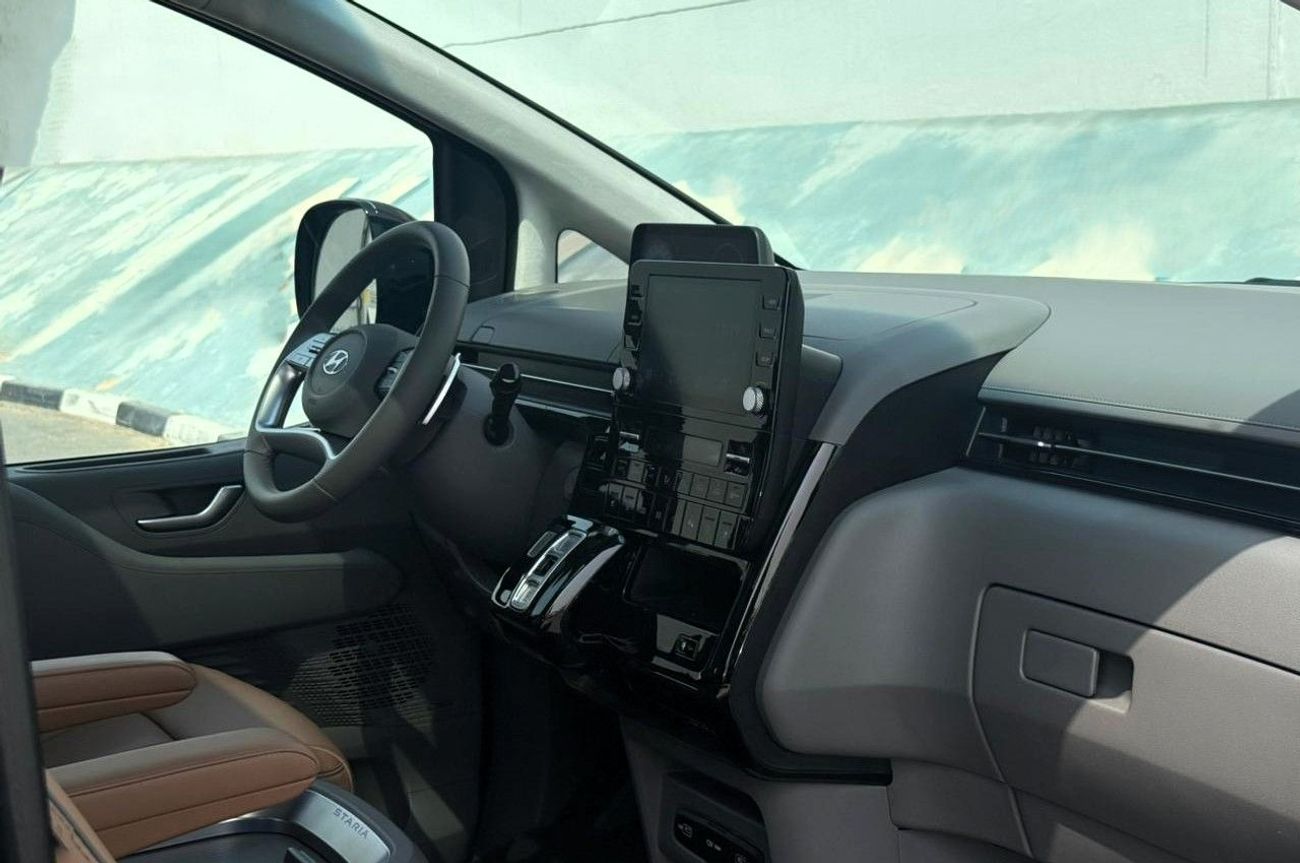 Hyundai Staria Luxury 3.5L HYUNDAI STARIA LUXURY | GCC SPECS | YEAR: 2024 | KMS: 35,800 | 5-YEARS WARRANTY | 5-YEAR
