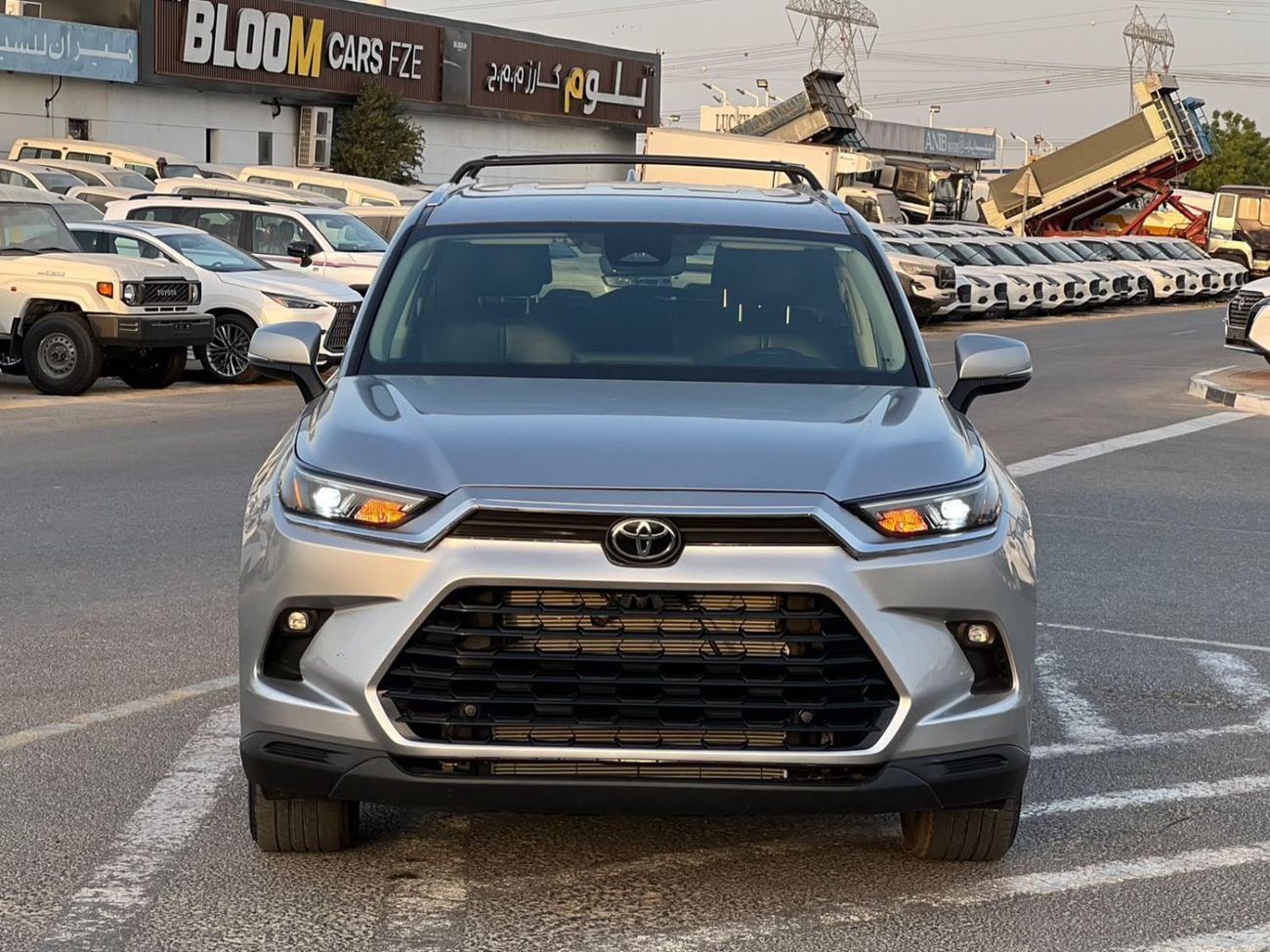 تويوتا جراند هايلاندر 2024 Toyota Grand Highlander XLE 2.4L V4 Turbo - AWD 4x4 Full Option With Dual Radar - Trunk Auto -