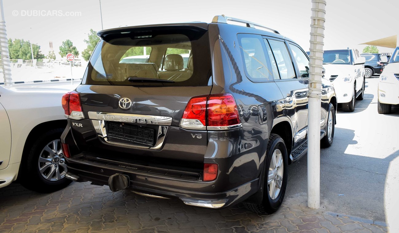 Toyota Land Cruiser VXR V8