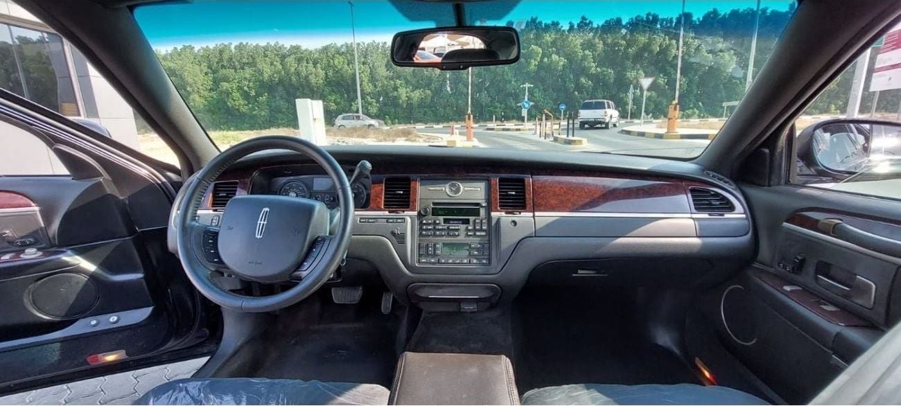 لينكولن تاون كار town car large