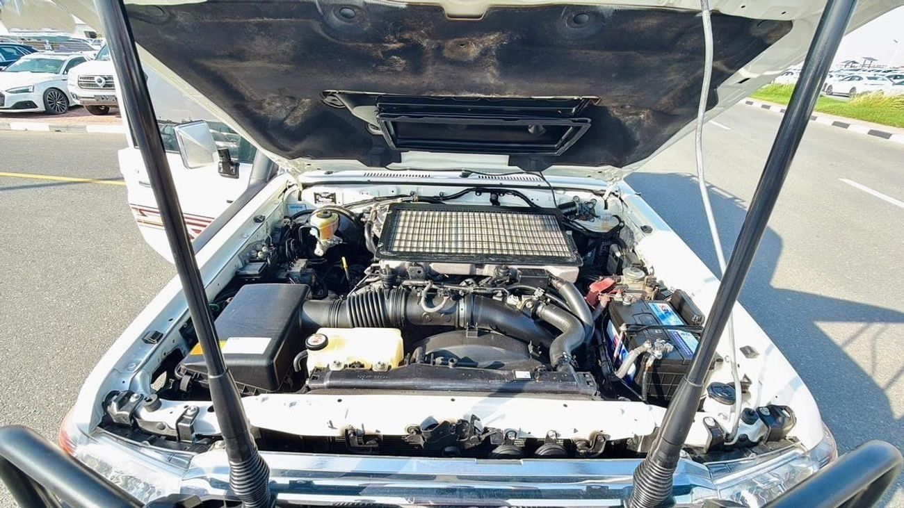 تويوتا لاند كروزر 70 2018 | 4.5L DIESEL ENGINE | MT | RHD | HEAVY BULL BAR WITH LED FOCUSED LIGHTS | DUAL BULL BAR ANTENN