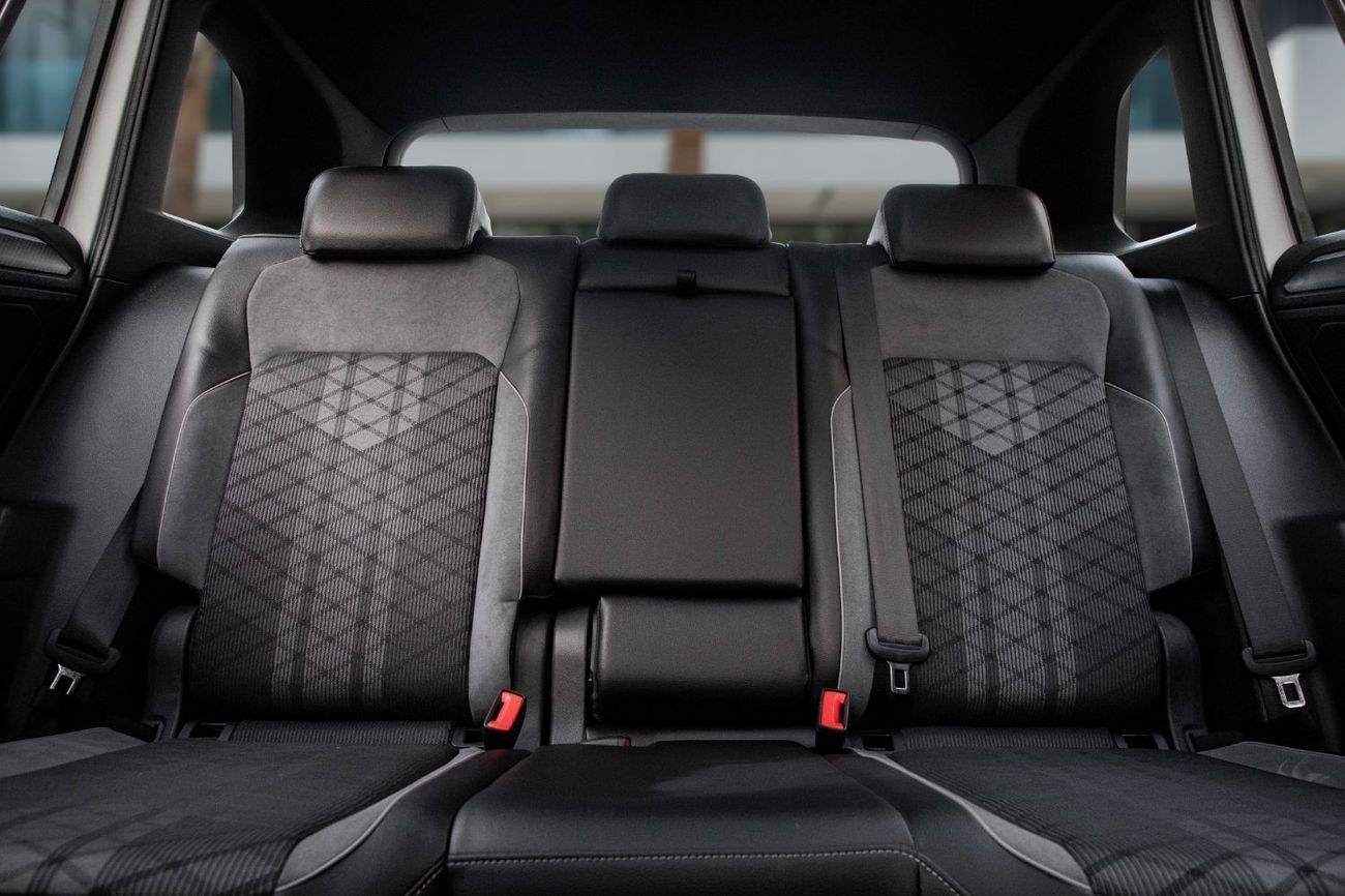 Volkswagen Tiguan R-Line | 2,252 P.M  | 0% Downpayment | Impeccable Condition!