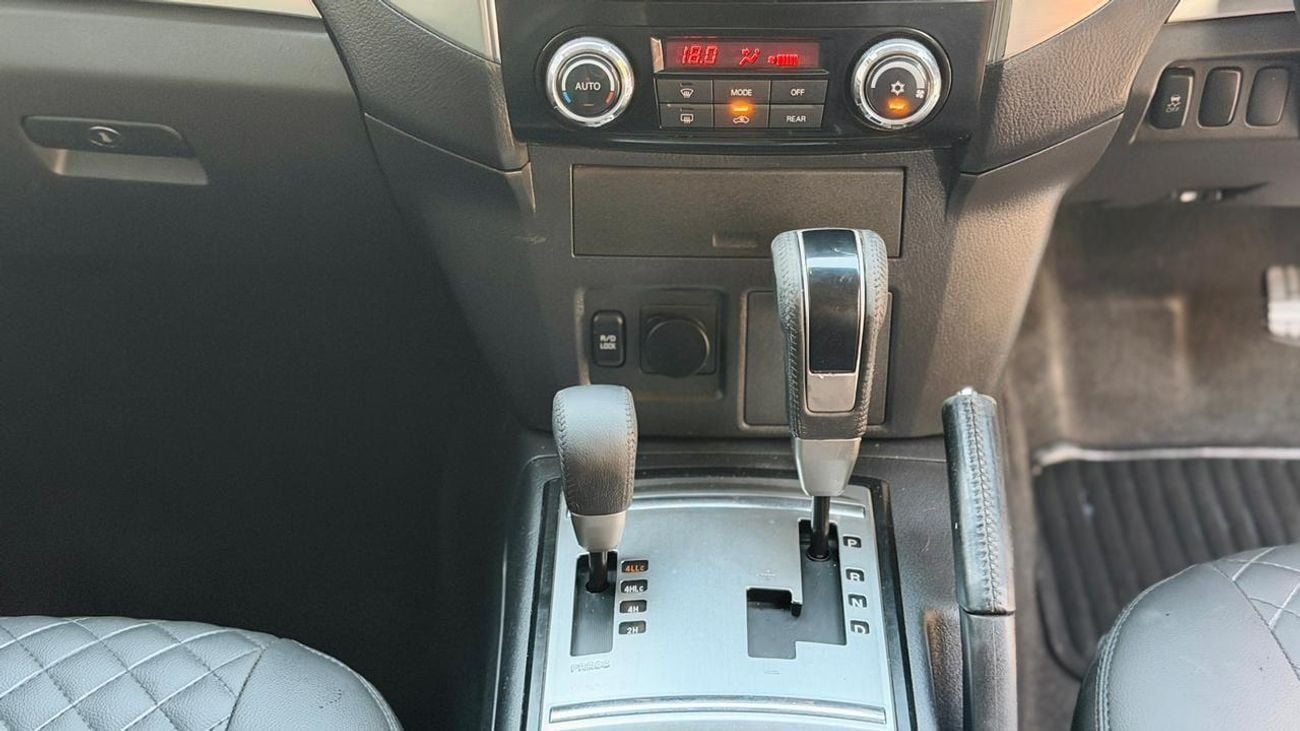 ميتسوبيشي باجيرو -