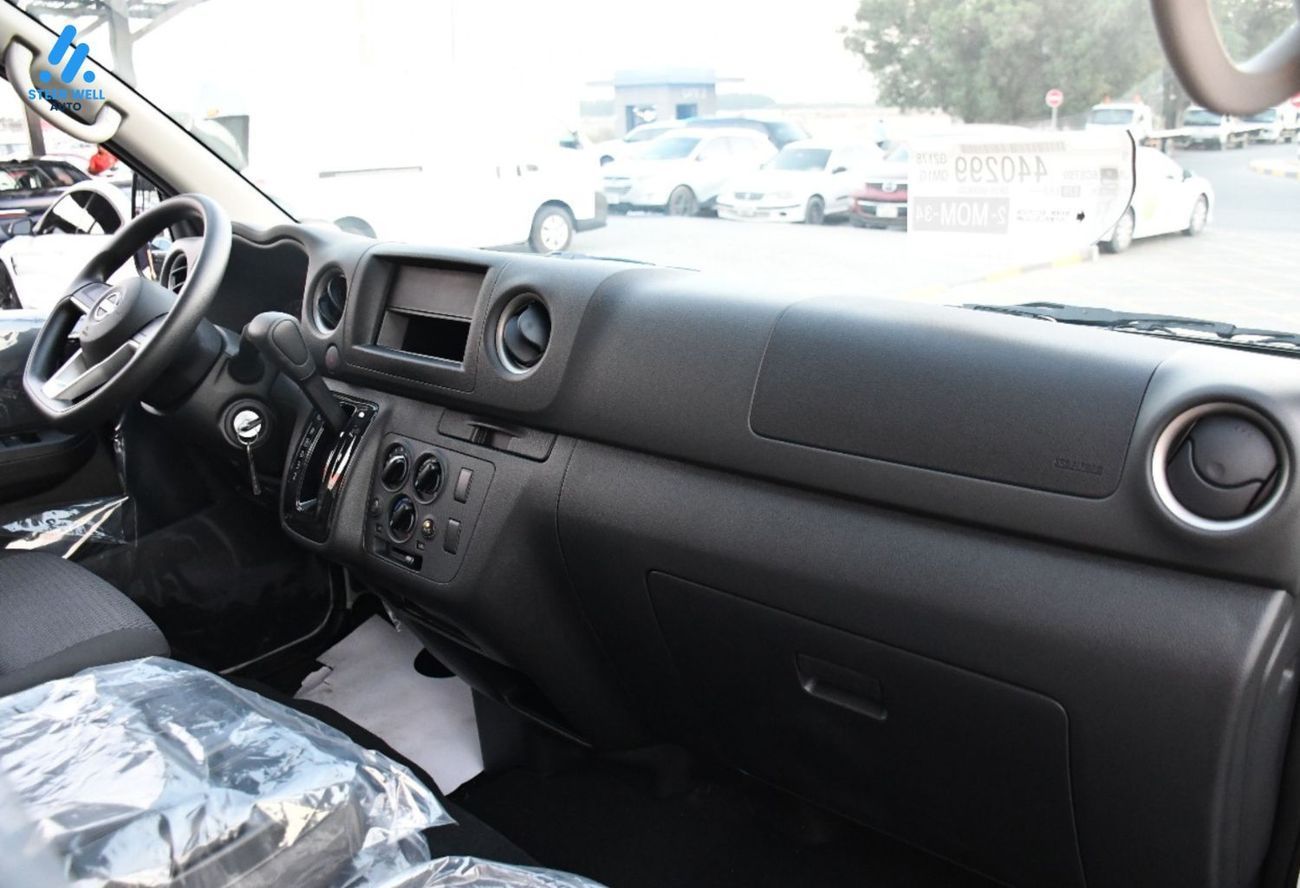 Nissan Urvan 3-Seater Automatic (4-Door) NV350 Highroof Delivery Van GCC  White Automatic