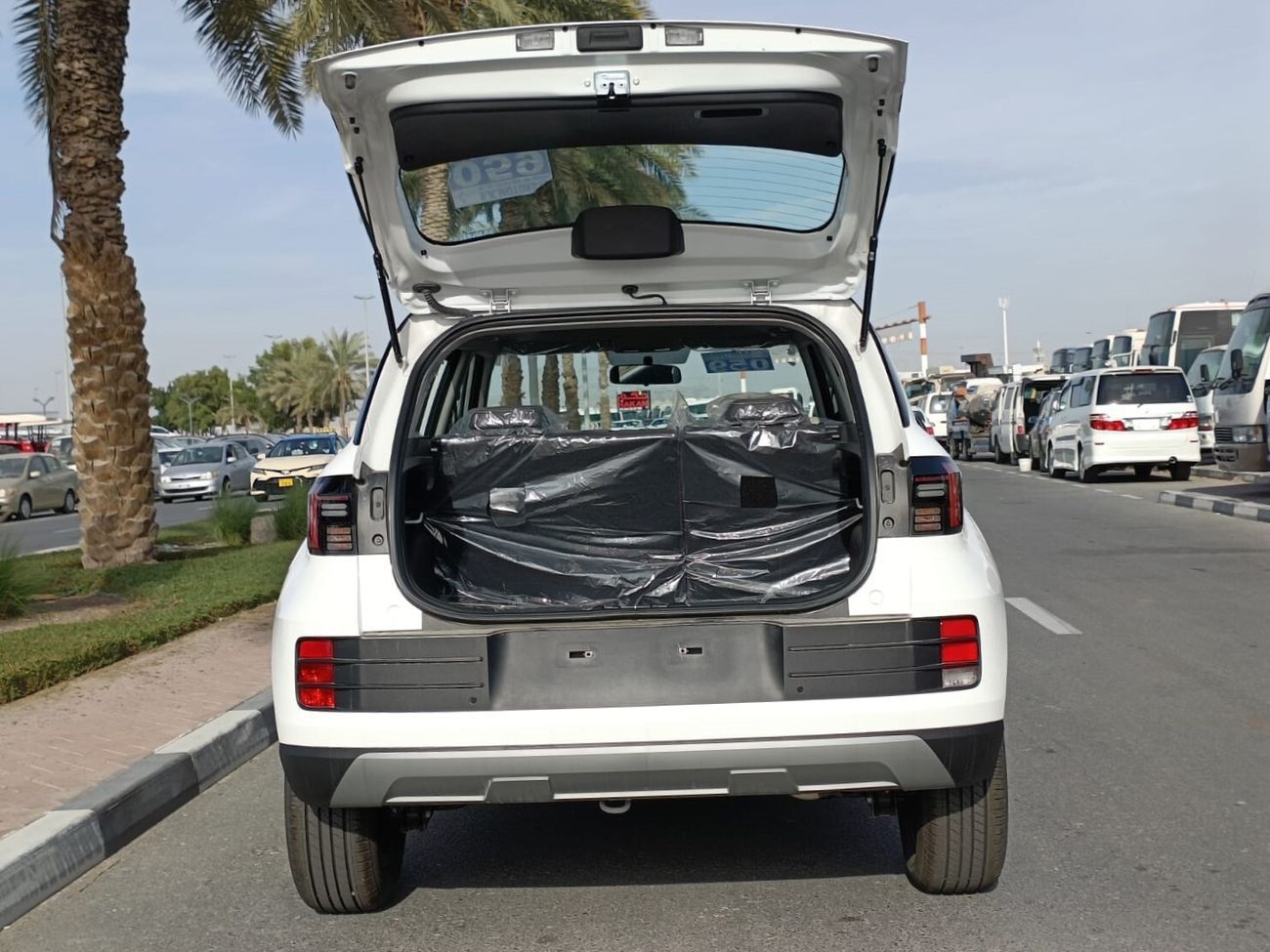 هيونداي فنيو Premier Plus Turbo/ 1.0L V4/ SUNROOF/ FULL OPTION (CODE # VEN10AF)