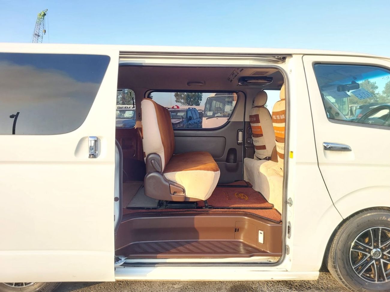 Toyota Hiace (RAMADAN OFFER) TOYOTA HIACE VAN RHD 2006 MODEL 2.0 L PETROL AUTOMATIC(PM41002)